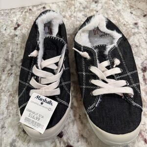Dunes Sport Reesa Canvas  Shoes dark gray/black w white faux fur sz 9.5